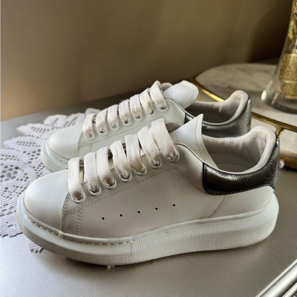 Alexander McQueen Women’s White and Black Leather Sneakers Size 37 - Picture 3 of 10